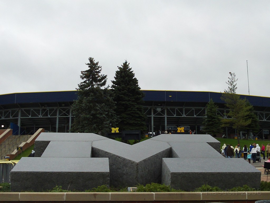 BHGH 2009 0208.jpg - The Big House Big Heat 5 and 10 K race. October 4, 2009 run in Ann Arbor Michigan finishes on the 50 yard line of the University of Michigan stadium.